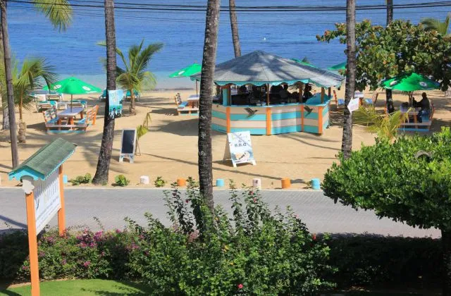 Hotel Playa Colibri bar en la playa Las Terrenas